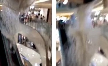 Shirat e rrëmbyeshëm bënë që tavani i qendrës tregtare të shembet në Kinë (Video)