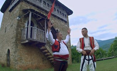 Stresi dhe Arif Lushaj vijnë me këngë patriotike dedikuar Kosovës