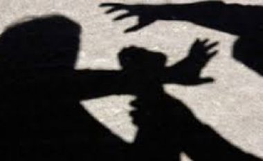 Një person sulmohet nga katër persona tjerë në Zubin Potok