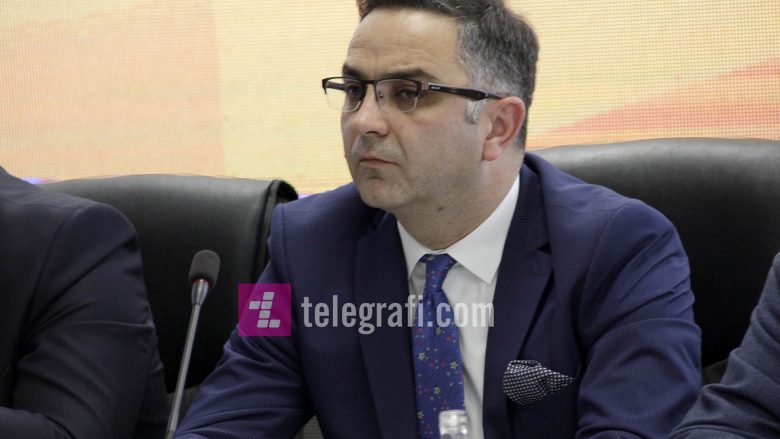 Tahiri: Albin, Isa Mustafa nuk ta jep pozitën e presidentit, mos na humb kohë as neve e as vetes