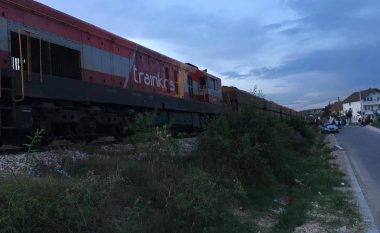 Treni godet veturën në Drenas (Foto)