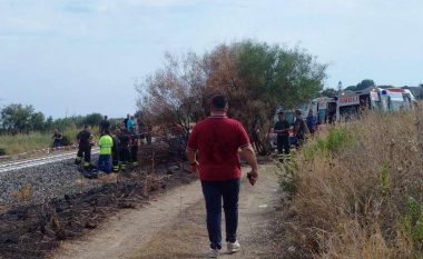 Aksident tragjik në Itali, po shkonin në plazh, treni vret dy fëmijët para syve të nënës