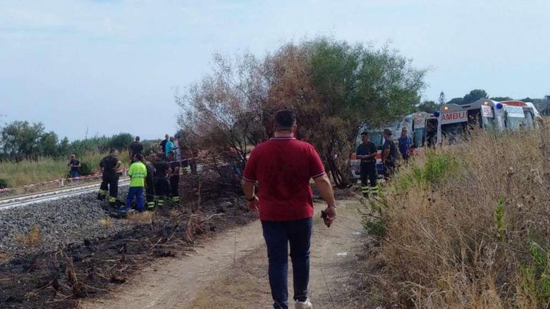 Aksident tragjik në Itali, po shkonin në plazh, treni vret dy fëmijët para syve të nënës