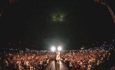 Me një minutë heshtje, Unikkatil kujtoi gjatë koncertit në Durrës anëtarin e ndjerë të “TBA”, reperin B-52