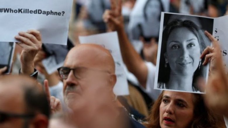 Vrasja e Caruana Galizia: Armiqtë ia vranë gazetares nga Malta edhe qentë