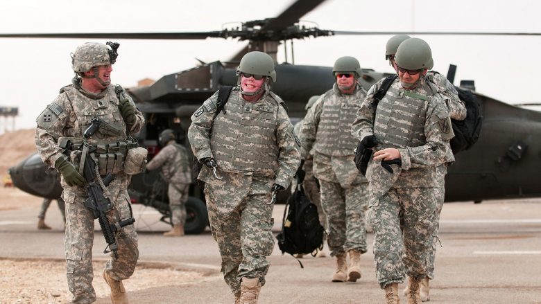 Forcat amerikane do të vazhdojnë të qëndrojnë në Irak