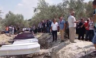 Varrosen tetë viktimat e masakrës së Vlorës, familjarët plotësojnë amanetin e kryefamiljarit (Video)