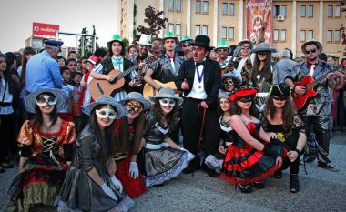 Korça hap sezonin turistik me festivalin e karnavaleve