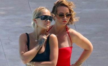 Nënë e bijë, Rita dhe Vera Ora shfaqen atraktive në pozat me bikini nga Monte Carlo