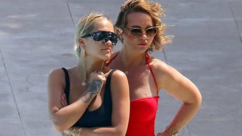Nënë e bijë, Rita dhe Vera Ora shfaqen atraktive në pozat me bikini nga Monte Carlo
