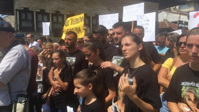 Sot protestohet në Prishtinë për vrasjen e dyfishtë në Gjakovë