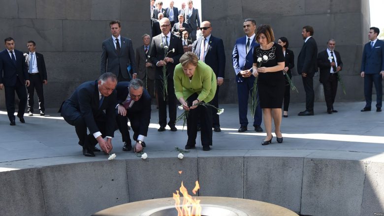 Merkel: Krimet kundër armenëve nuk duhet të harrohen