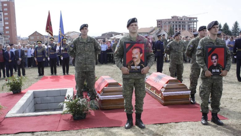 Rivarrosen me nderime të larta shtetërore kolonel Ahmet Krasniqi dhe dëshmori Qazim Jakupi