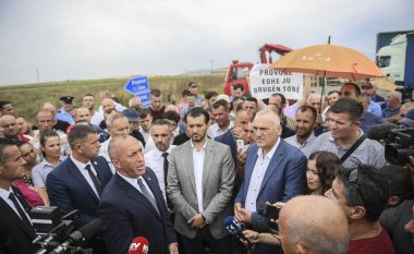 Haradinaj premton zgjidhje për banorët e fshatrave të Ferizajt
