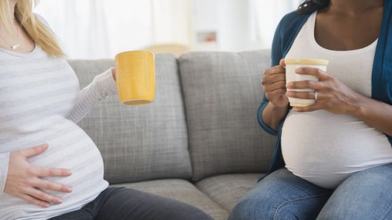 A guxoni të pini kafe gjatë shtatzënisë?