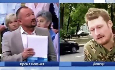 Gazetari rus sulmohet derisa po raportonte live (Video)