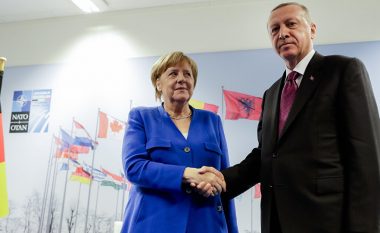 Merkel zbulon çështjet që do të diskutojë në tryezën me Erdoganin