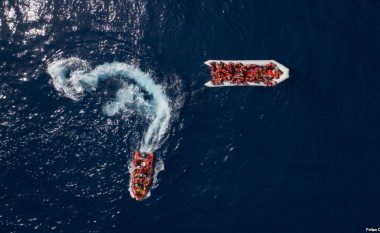 Një anije me refugjatë fundoset në brigjet e Libanit