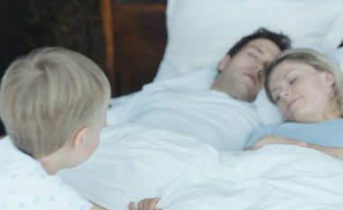 Kur fëmija zgjohet shumë herët: Disa këshilla praktike për prindërit e herakëve të vegjël