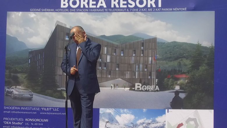 Nisin punimet në Qendrën Turistike ”Borea”: Muhaxheri shpërthen në lot, thotë së po realizohet një ëndërr e madhe (Video)