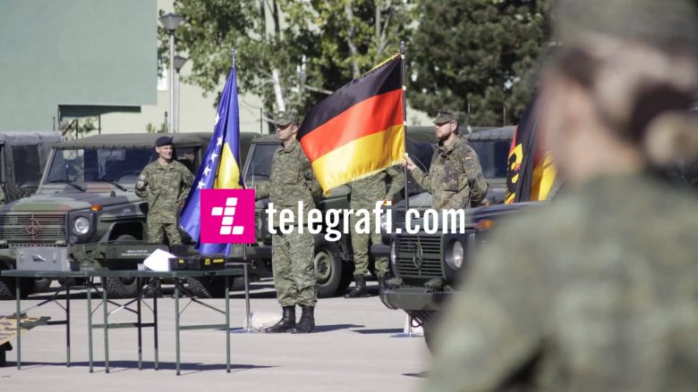 Gjermania ndihmon FSK-në me 44 automjete dhe pajisje tjera (Video)