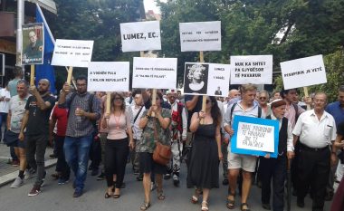 Protestohet për shkarkimin e Lumezit