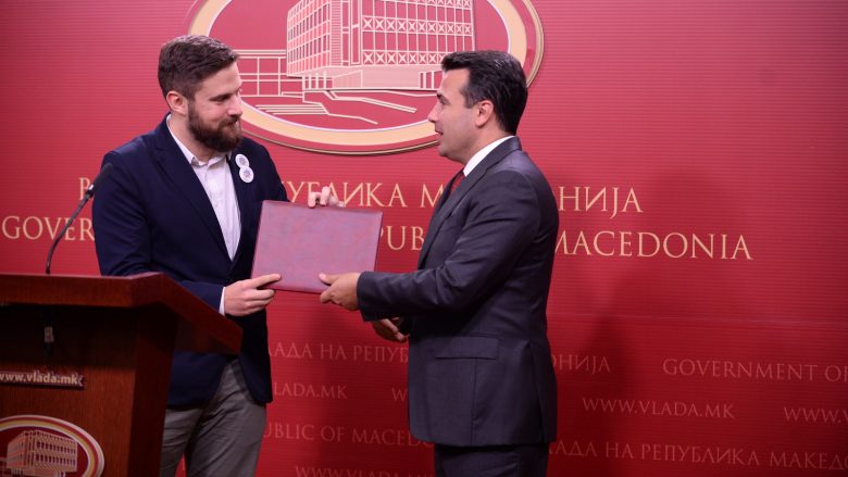 Qeveria e Maqedonisë shpërndan grand për projektin “Wikipedia” për të rinjtë