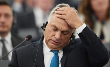 PE vendos të ndëshkojë Hungarinë, pengesë bëhet Polonia