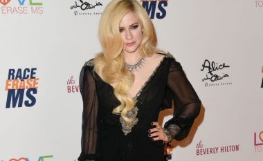 Rrëfimi i Avril Lavigne për sëmundjen e rëndë: Më është dashur të pranoja se po vdisja dhe e ndjeja sikur më shuhej trupi