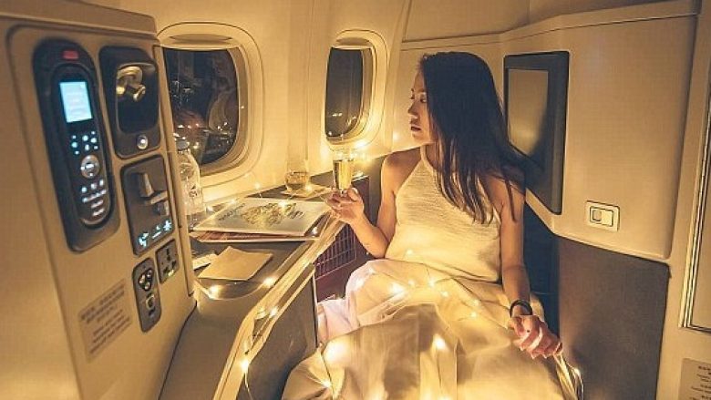 Blogerja shqetësoi ndjekësit, me imazhin që postoi nga kabina luksoze e aeroplanit (Foto)