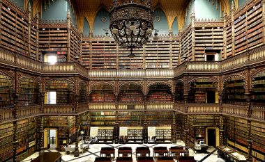 Brenda bibliotekave më të mahnitshme që ndodhen në botë (Foto)