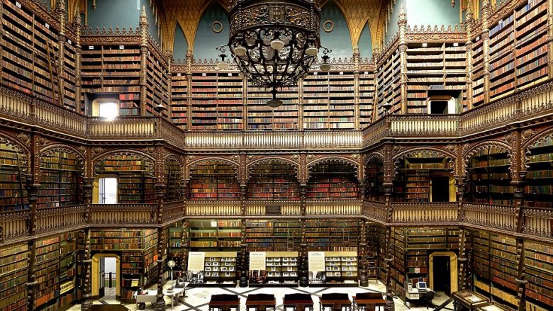 Brenda bibliotekave më të mahnitshme që ndodhen në botë (Foto)