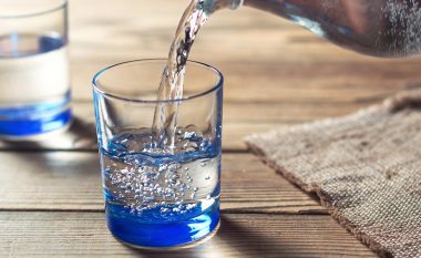 Kush pi pak ujë, rrezikohet nga diabeti!
