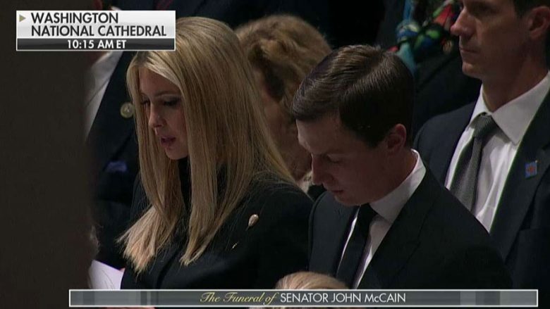Trump mungoi në funeralin e McCain, por jo Ivanka dhe Jared Kushner