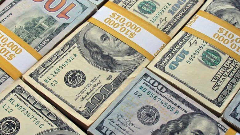 Bie vlera e dollarit amerikan kundrejt valutave të tjera