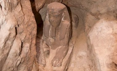 Gjendet statuja e një sfinksi, gjatë punimeve për mbrojtjen e një tempulli të lasht egjiptian (Foto)