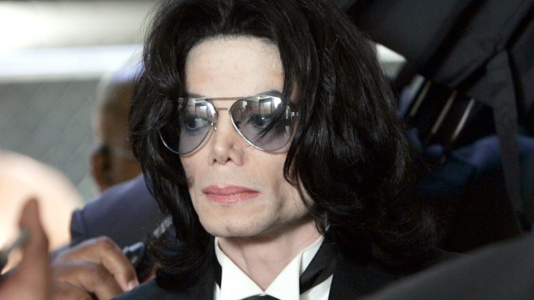 Të tjera teori konspirative që pohojnë se Michael Jackson është gjallë dhe se vdekja e tij ka qenë mashtrim