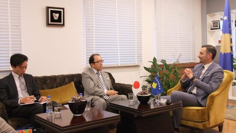 Ministri Lluka dhe ambasadori japonez bisedojnë për bashkëpunimin ekonomik
