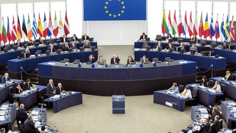 Politika shqiptare përshëndet vendimin e PE-së për Kosovën