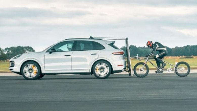 Porsche ndihmon çiklistin të arrijë shpejtësinë 240 km në orë (Foto)