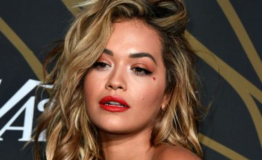 Rita Ora sjell videoklipin e këngës “Let You Love Me”, shfaqet me skena të nxehta