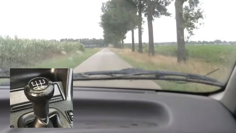 Shihni se çfarë ndodh me një makinë, kur derisa lëvizni me 100km/h, e vendosni në “rikuerc” (Video)