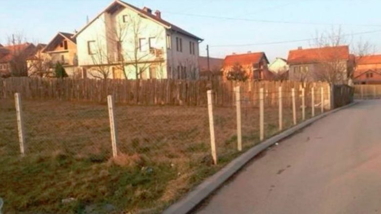 Mitrovicë: Dyert e oborrit zënë dy vajza të mitura, njëra prej tyre vdes