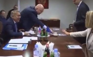 Mogherini refuzoi çajin që ia ofroi zyrtari rus, kishte frikë nga helmimi? (Video)