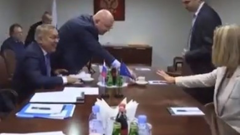 Mogherini refuzoi çajin që ia ofroi zyrtari rus, kishte frikë nga helmimi? (Video)