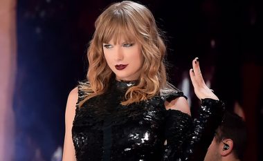 Fansja merr vëmendjen në koncertin e Taylor Swift në Chicago