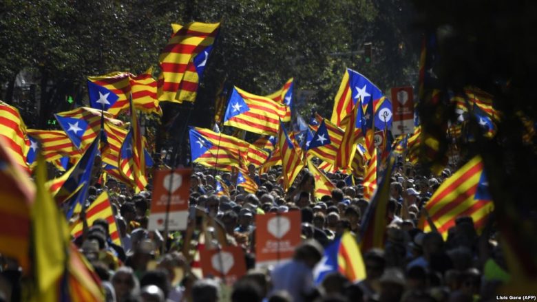 Rreth 1 milion persona shënojnë Ditën Kombëtare të Katalonjës