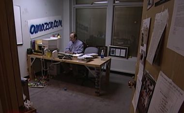 Historia mahnitëse e Amazonit, nga garazhi i Bezos te 1 trilion dollarë