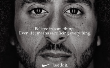 Sakrifica e Colin Kaepernick dhe lëvizja gjeniale e marketingut nga Nike që bashkoi botën kundër Trumpit, pabarazisë dhe racizmit!