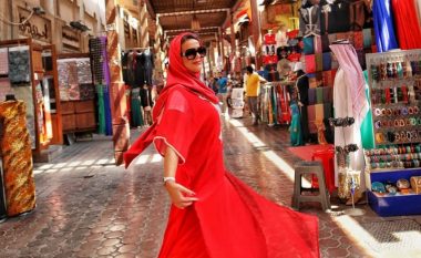 Big Mama shkëlqen në të kuqe në Dubai